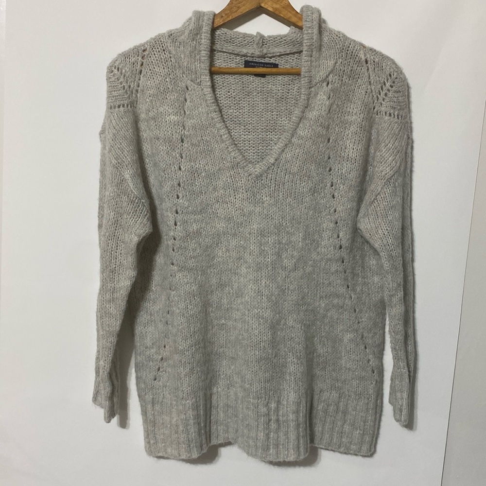 Sale! 4 items for $20 American eagle jegging fit crochet knit gray v neck hoodie